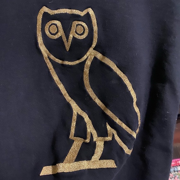 OVO - Cute Drake sweatshirt that I wore a couple of times because it was a gift. - Picture 4 of 5